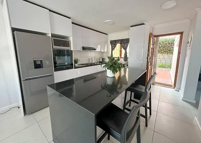 Kalk Bay Stylish 2Bed-Pool&Patio - 33