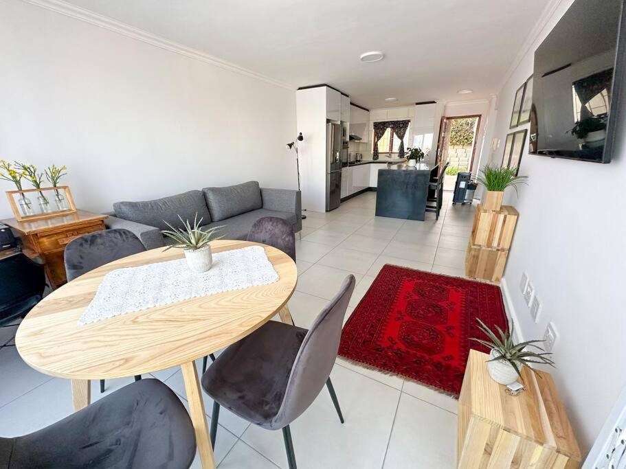 Kalk Bay Stylish 2bed-pool&patio - 33 *