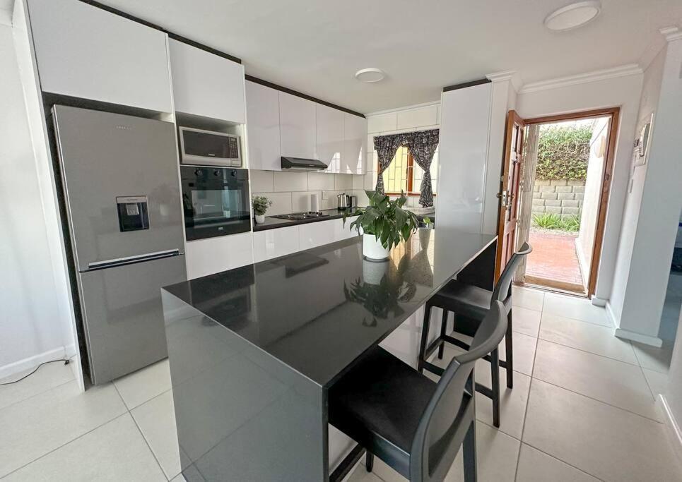 Kalk Bay Stylish 2bed-pool&patio - 33 Cape Town